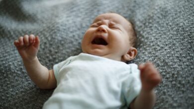 از کجا بفهمیم نوزاد تشنج کرده؟ - علائم و نشانهها
