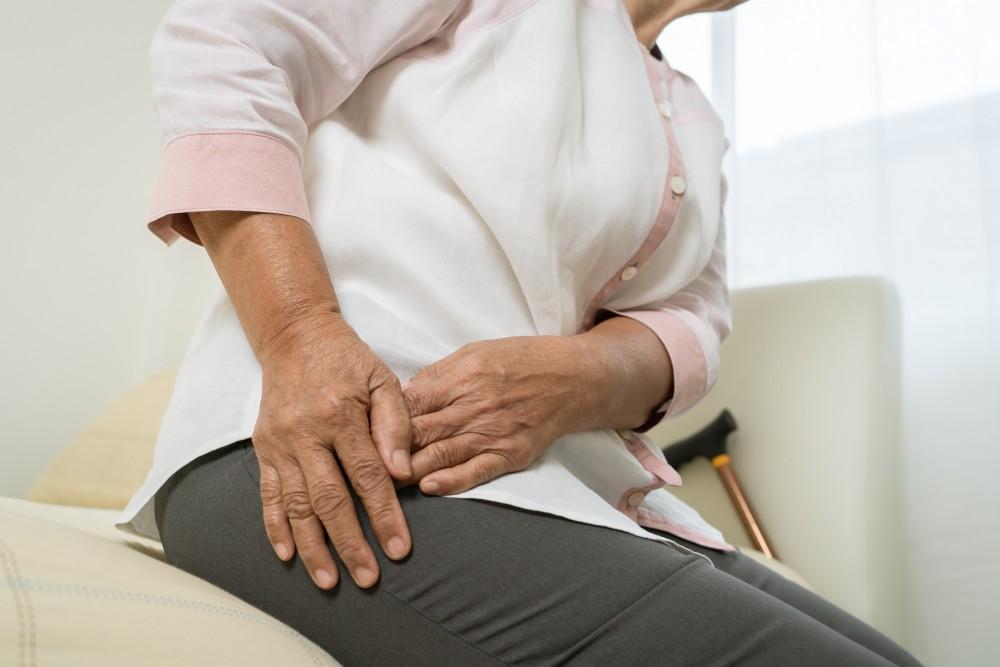 چه زمانی نیاز است درمان خانگی سیاتیک پای راست را متوقف کرد؟