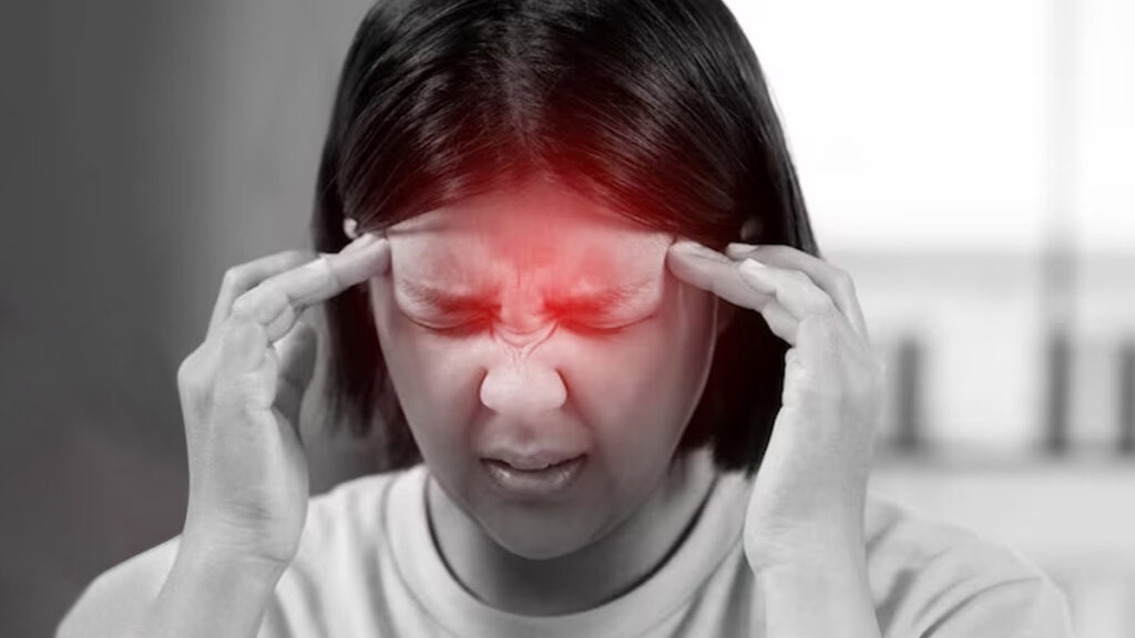 بررسی علل غیرمرتبط با چشم که باعث ایجاد درد پشت چشم می‌شود؟