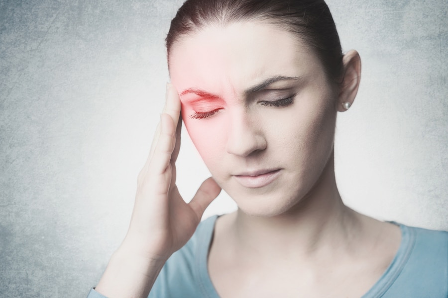 بررسی مهم‌ترین راهکارهای درمانی برای از بین بردن درد پشت چشم