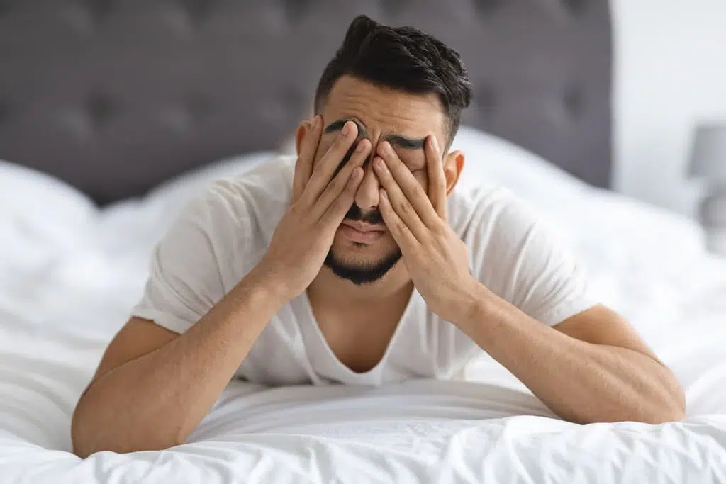 تشنج در خواب چیست و چرا اتفاق می‌افتد؟ درمان آن