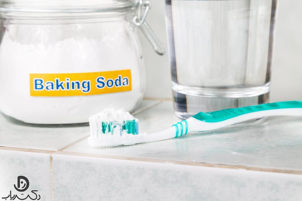 Treating mouth ulcers with baking soda