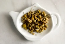خواص چای بابونه (تاثیرات شگفت انگیز و مضرات مصرف بیش از اندازه)