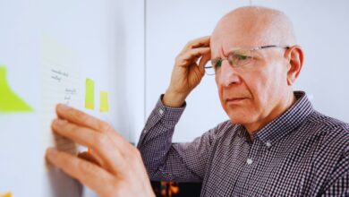 بیماری دمانس چیست؟ | علائم، تشخیص و نحوه درمان