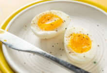 خواص تخم مرغ آب پز برای صبحانه