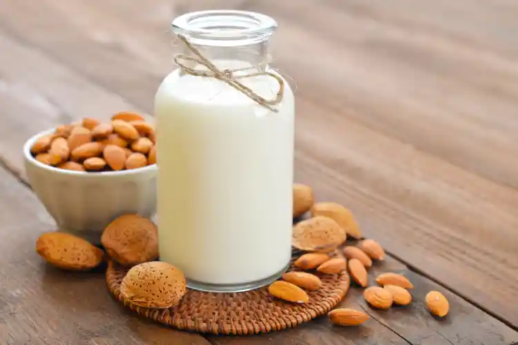 خواص شیر بادام برای پوست