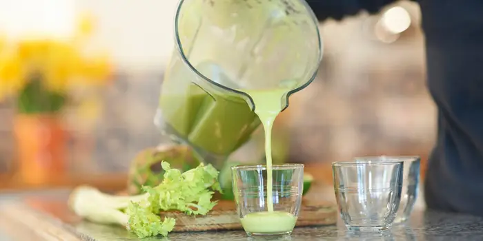 خواص آب کرفس در شب