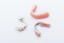 آیا دندان مصنوعی به راحتی جا به جا نمی شود؟