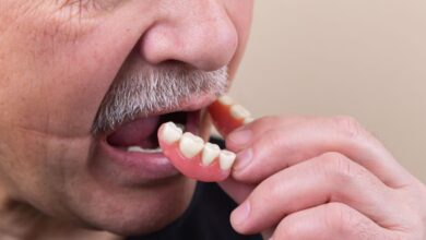 آیا دندان مصنوعی ممکن است شل شود؟