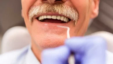 آیا ایمپلنت دندان برای افراد مسن مناسب است؟