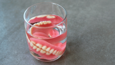 چگونه می توان دندان مصنوعی را از لکه دار شدن جلوگیری کرد؟