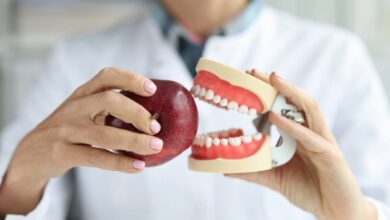 آیا باید از مواد غذایی خاصی بعد از نصب دندان مصنوعی اجتناب کنیم؟