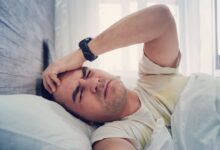 از کجا بفهمیم در خواب تشنج کردیم ؟ (8 نکته مهم)