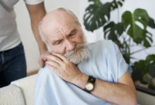 افرادی که آلزایمر می‌گیرند چقدر زنده می‌مانند؟ راهنمای جامع عوامل و چشم‌اندازها