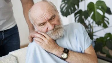 افرادی که آلزایمر میگیرند چقدر زنده میمانند؟ راهنمای جامع عوامل و چشماندازها