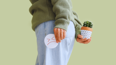 لیست کامل میوهها، سبزیجات و نوشیدنیهای مفید برای درمان بواسیر در خانه